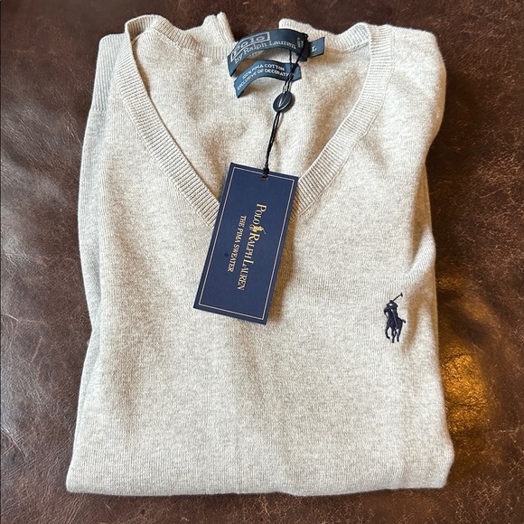 Ralph Lauren Light Gray V-Neck Sweater - Picture 11 of 11